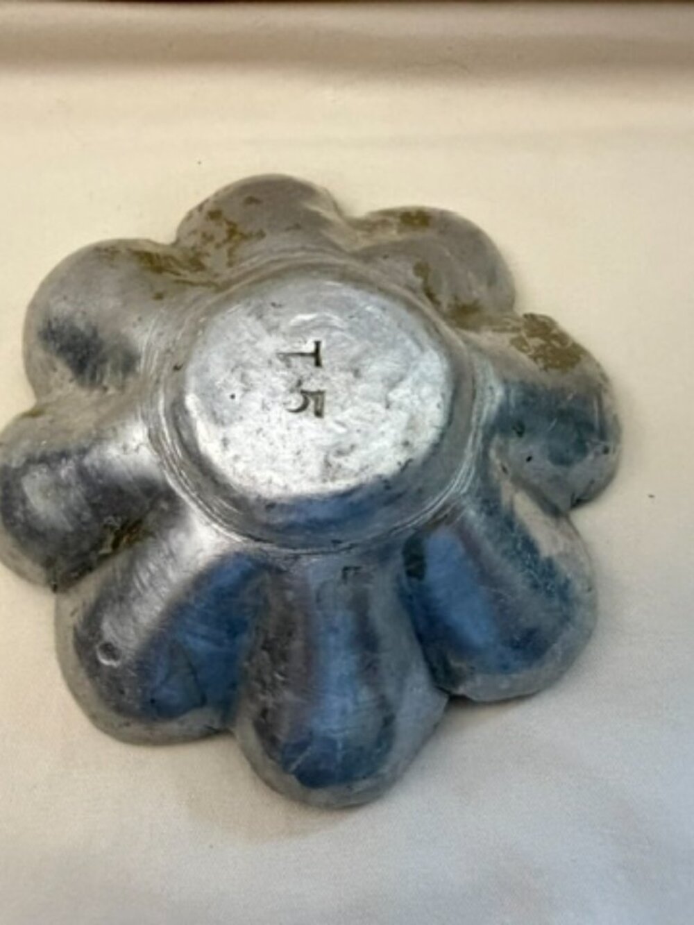 Vintage Aluminum Flower Cake Mold - Picture 5 of 6